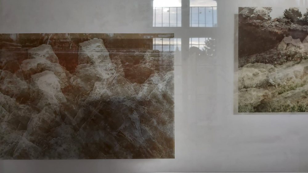 Andrea Grote O.T. (Transform, Halbe, 19.6 - 27.8.2021), Fotomehrfachbelichgungen auf Plexiglas, 100 x 55 cm