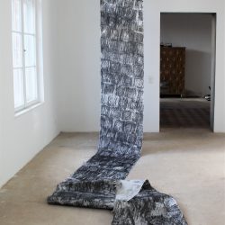 Andrea J Grote O.T. (Transform Halbe, 19.6. -27.8.2021) Kunst am Bau - Rampe gefaltet
