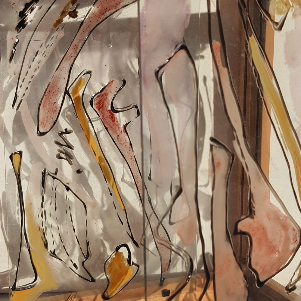 Andrea J Grote, O.T. (Schilf), 2018, 40 x 40 x 20cm, Holz, Glas, Glasmalfarbe, Ausschnitt