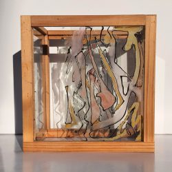 Andrea J Grote, O.T. (Schilf), 2018, 40 x 40 x 20cm, Holz, Glas, Glasmalfarbe
