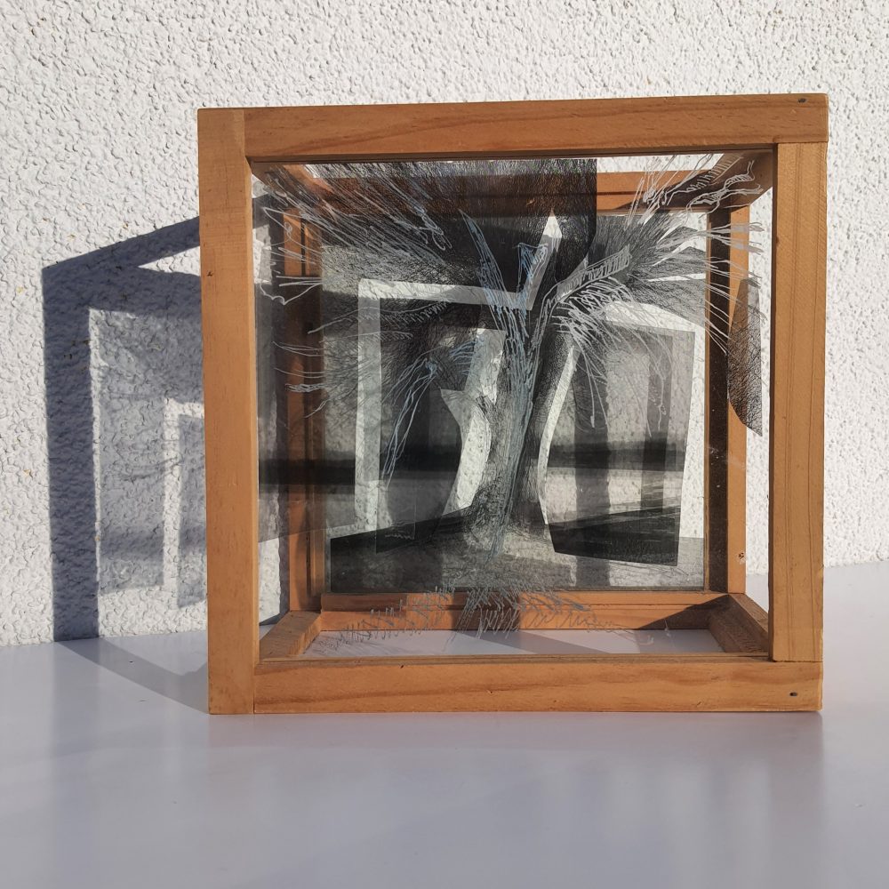 Andrea J Grote, O.T. (Werder), 2019. Holz, Fotografie, Folie, Glas, 40 x 40 x 20 cm