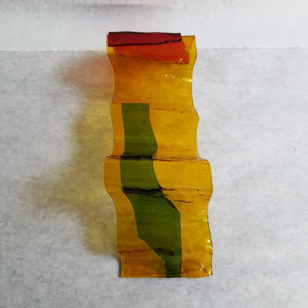Andrea J Grote, O.T. (time slice II, yellow), 2023, bullseye glass, Aufsicht, 35 x 25 x 25 cm