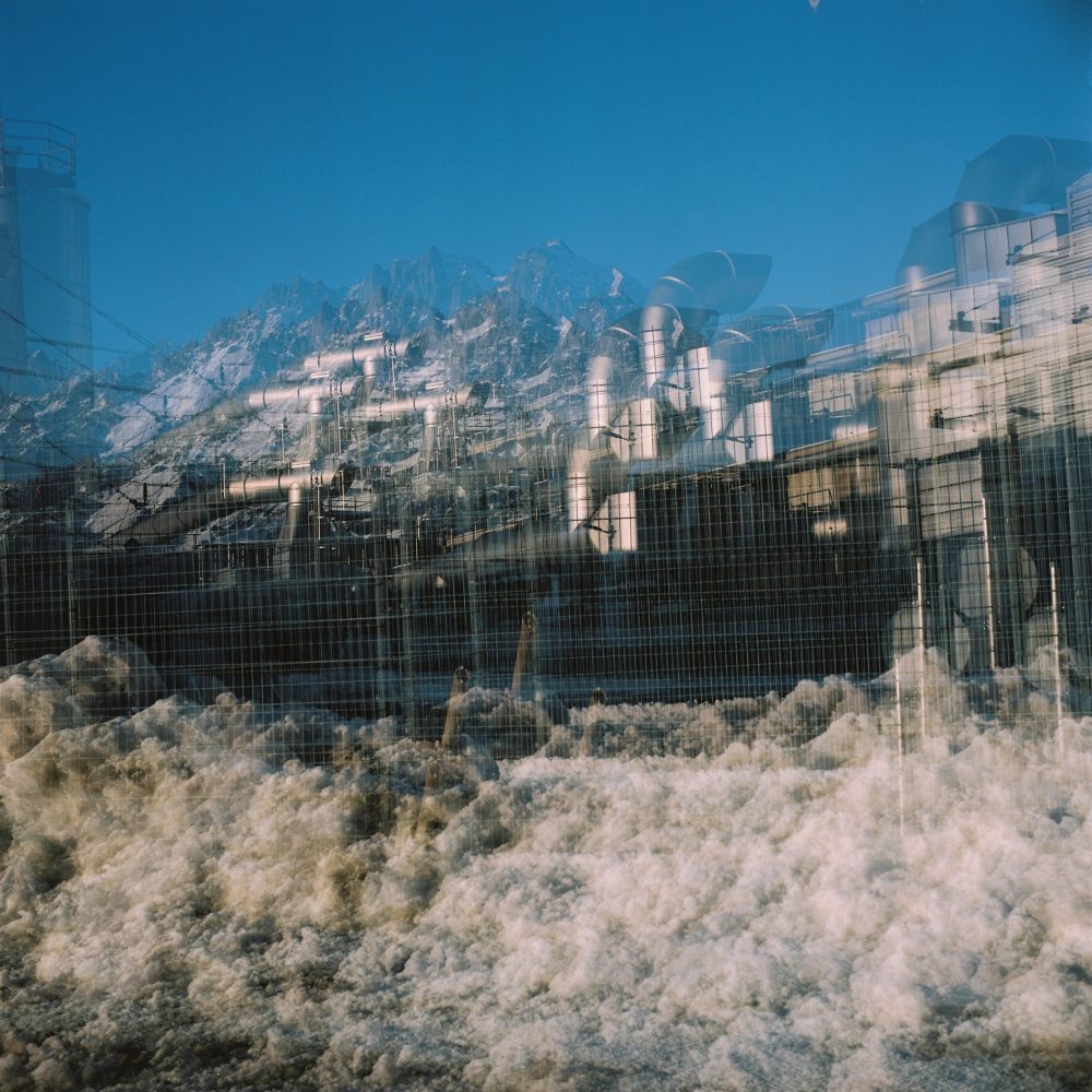 Andrea J Grote, O.T. (Oberndorf II,  26.1.2025, 1min). analoge Farbfotografie auf Alu Dibond, 100 x 100 0der 60 x 60 cmAndrea J Grote, O.T. (Oberndorf II,  26.1.2025, 1min)